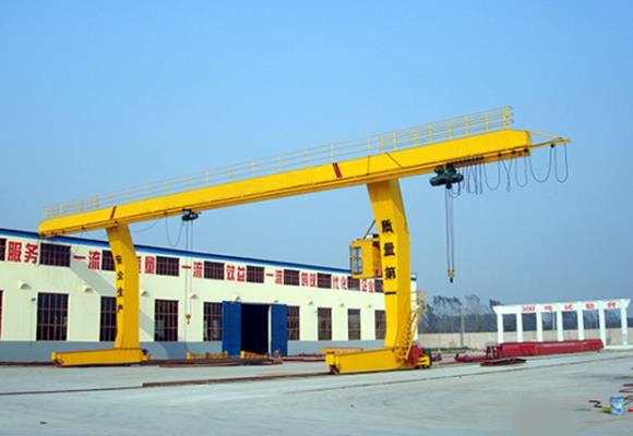 L-lagaður leggur Single Girder Gantry Crane með lyftu